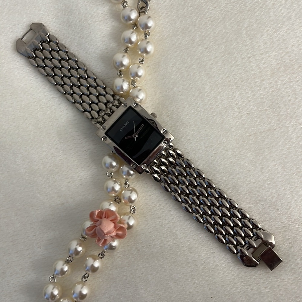 CHANEL Authentic Wrist Watch - Picture 2 of 13